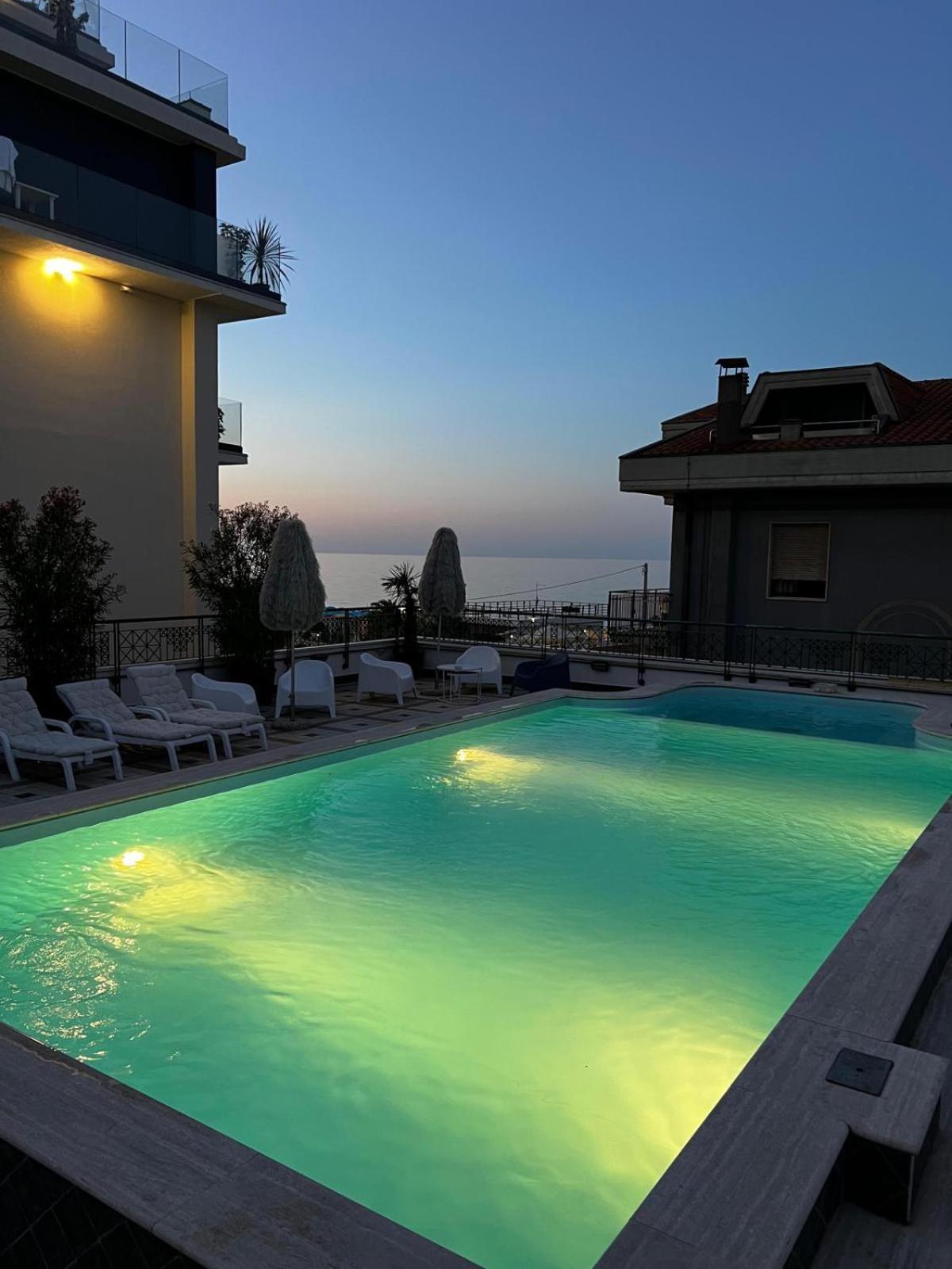 Hotel Costa Verde ปีเนโต ภายนอก รูปภาพ