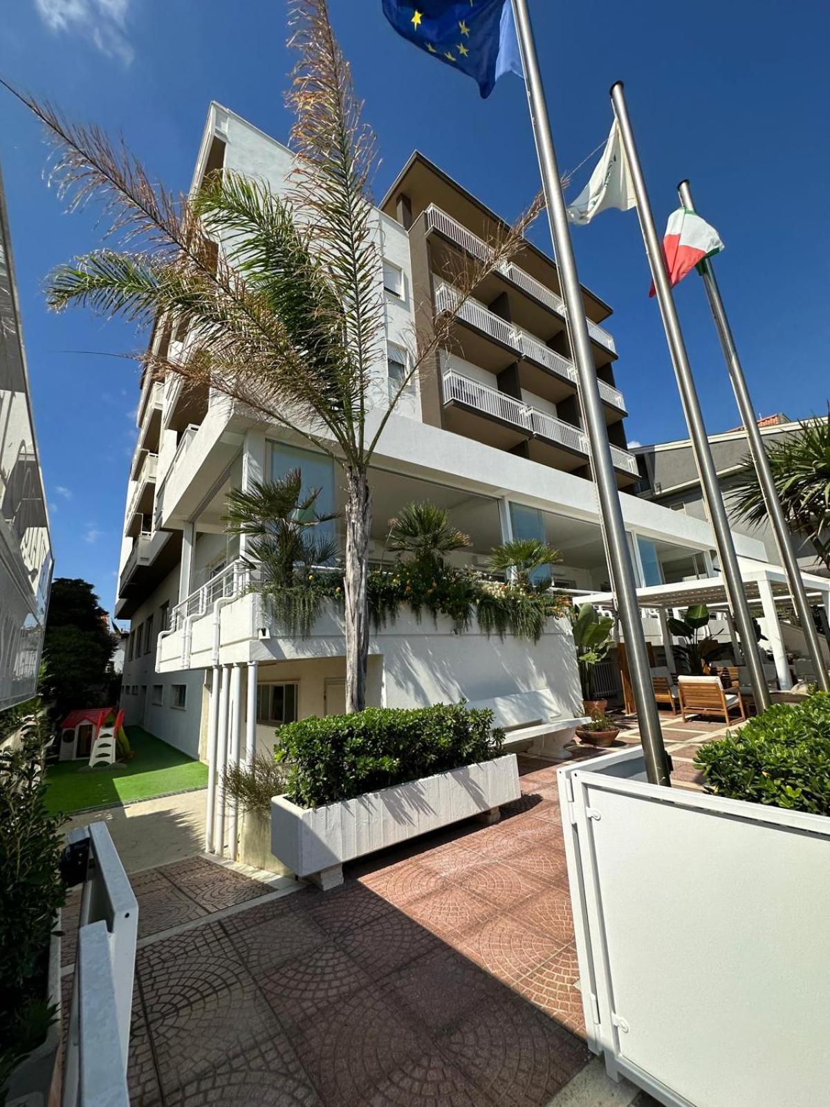 Hotel Costa Verde ปีเนโต ภายนอก รูปภาพ