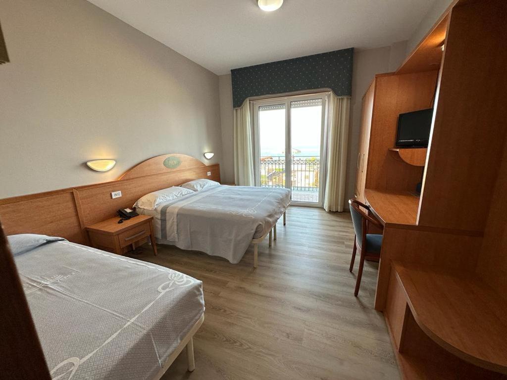 Hotel Costa Verde ปีเนโต ภายนอก รูปภาพ